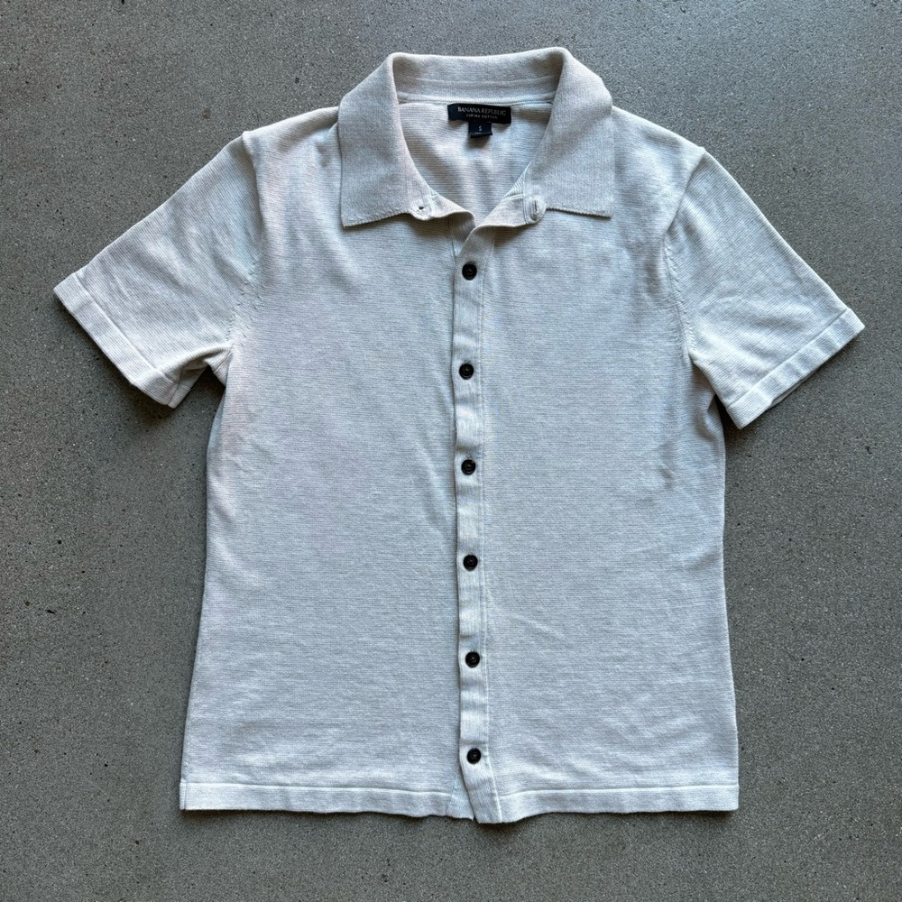 Banana Republic Cream Collared Pima Cotton Short Sleeve Button Up Shirt | Small